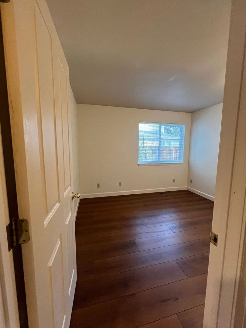 Bend Apartment: 1095 NE Hidden Valley Dr.