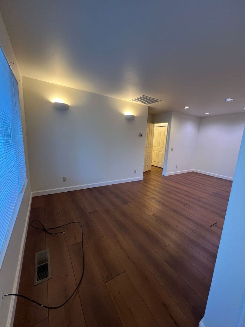 Bend Apartment: 1095 NE Hidden Valley Dr.