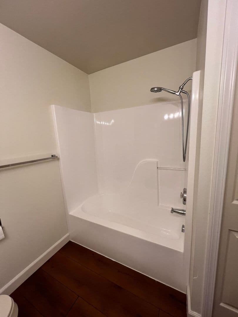 Bend Apartment: 1095 NE Hidden Valley Dr.