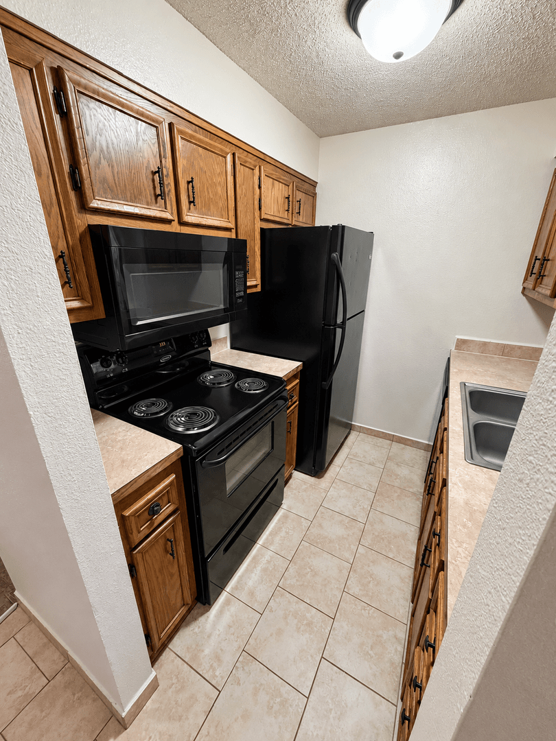 Wichita Apartment: Spanish 1625 S. Longford