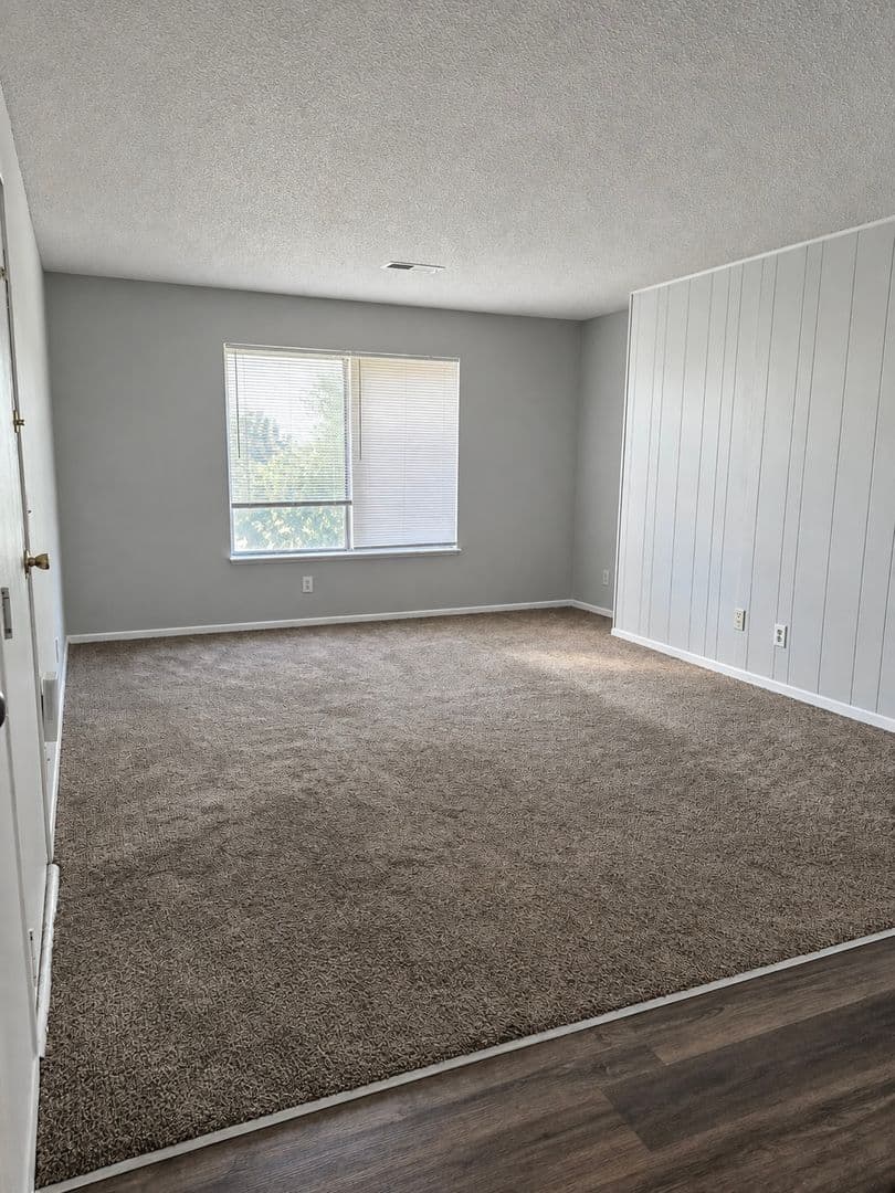 Grandview Apartment: 6522 E 125 St