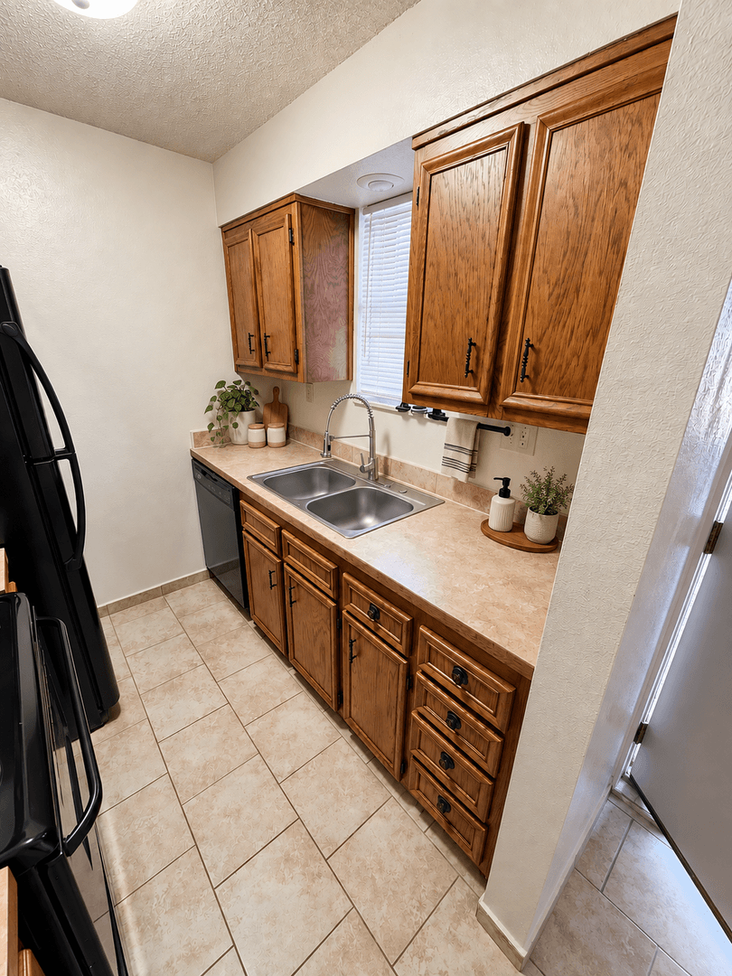 Wichita Apartment: Spanish 1625 S. Longford