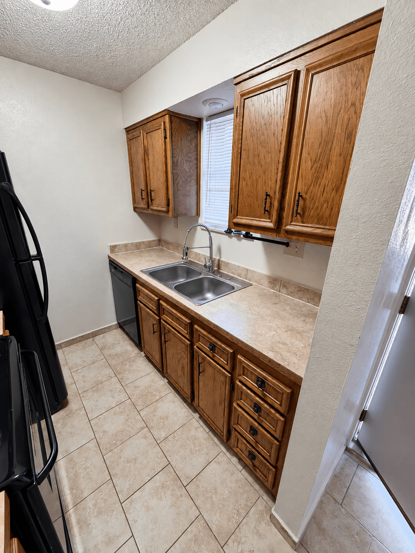 Wichita Apartment: Spanish 1625 S. Longford