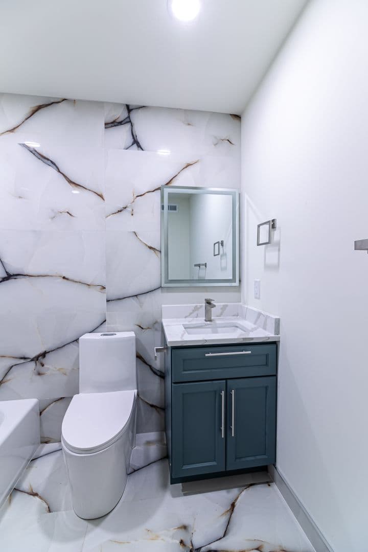 PHILADELPHIA Apartment: 808 N PRESTON ST