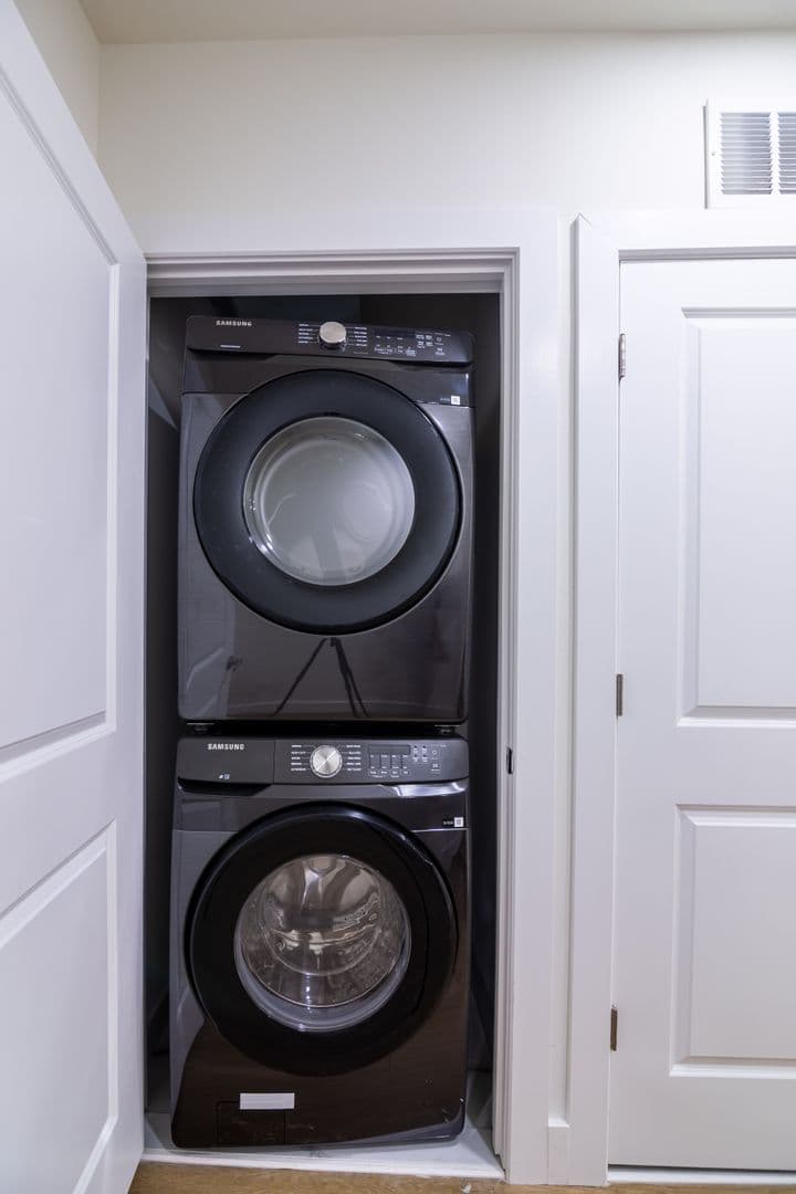 PHILADELPHIA Apartment: 808 N PRESTON ST