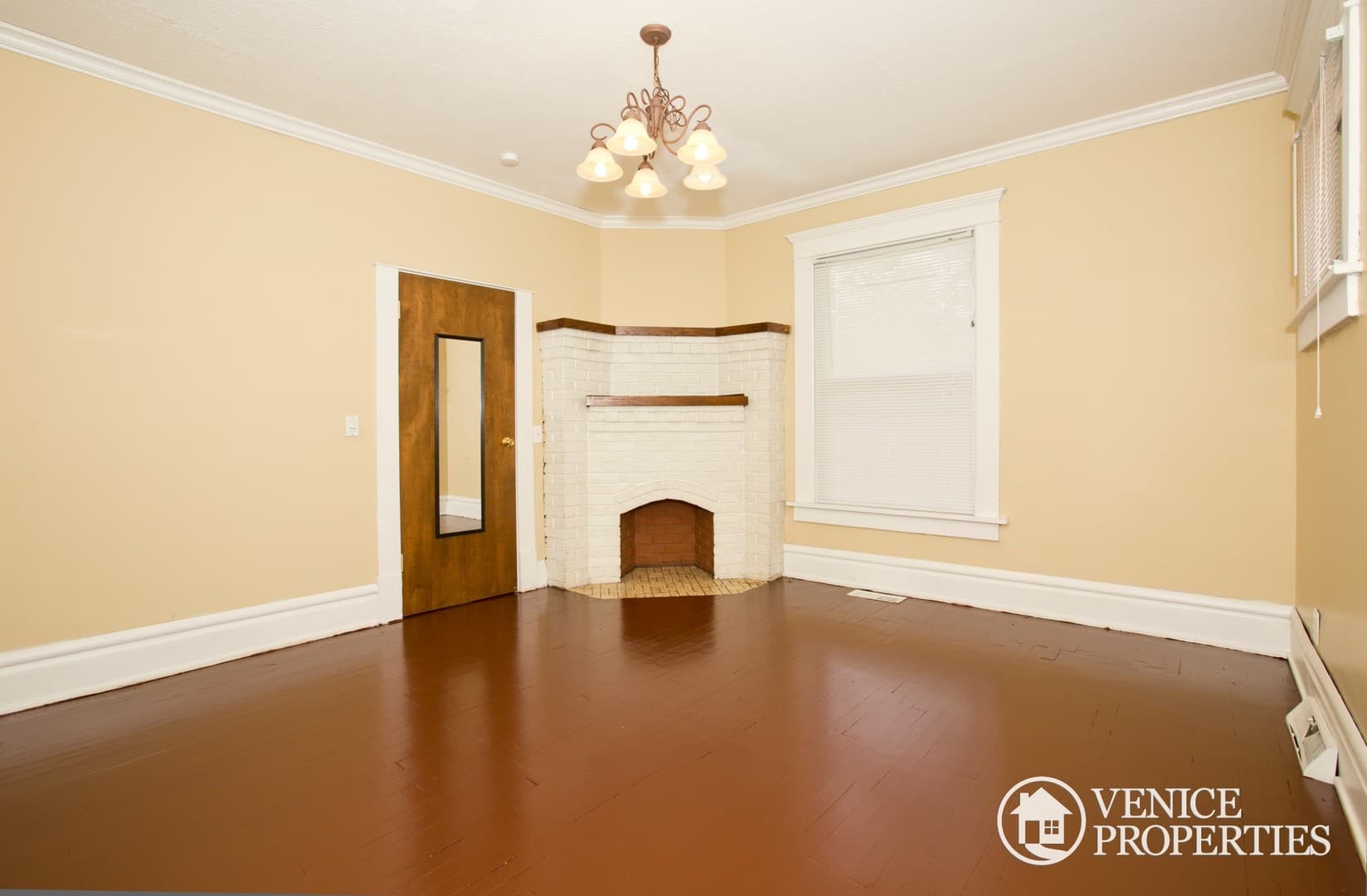 Columbus House: 66 East Northwood Avenue