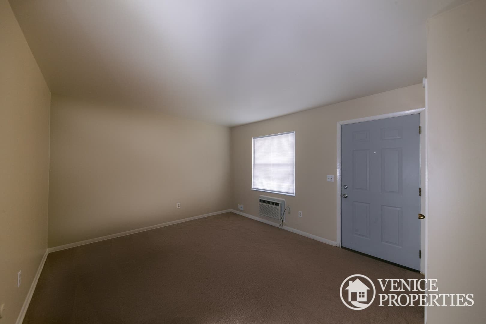 Columbus Apartment: 1669 North 4th Street Apartment A2