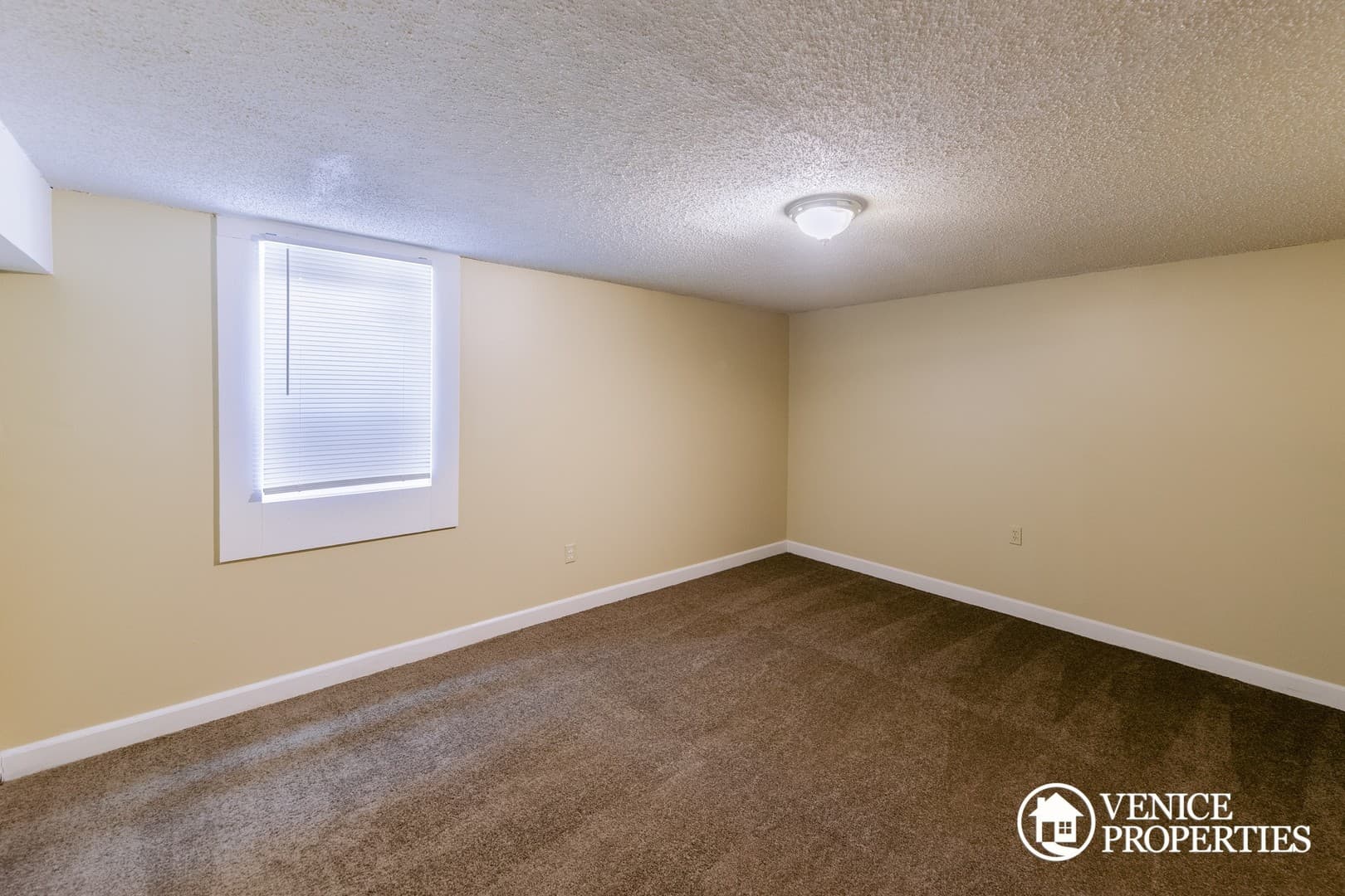Columbus Townhome: 171 East 12th Avenue Apartment 5