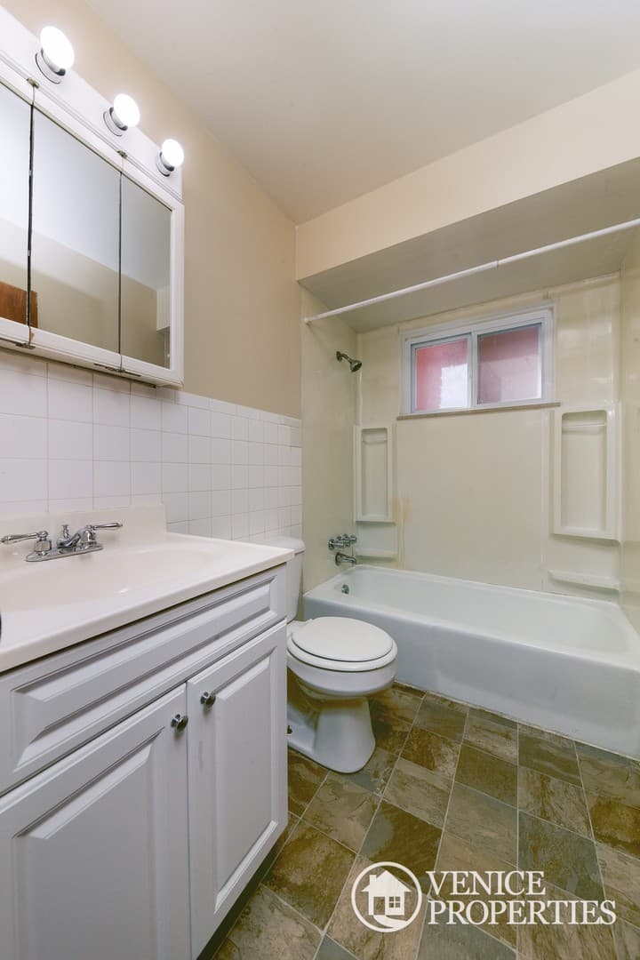 Columbus Apartment: 1669 North 4th Street Apartment A2