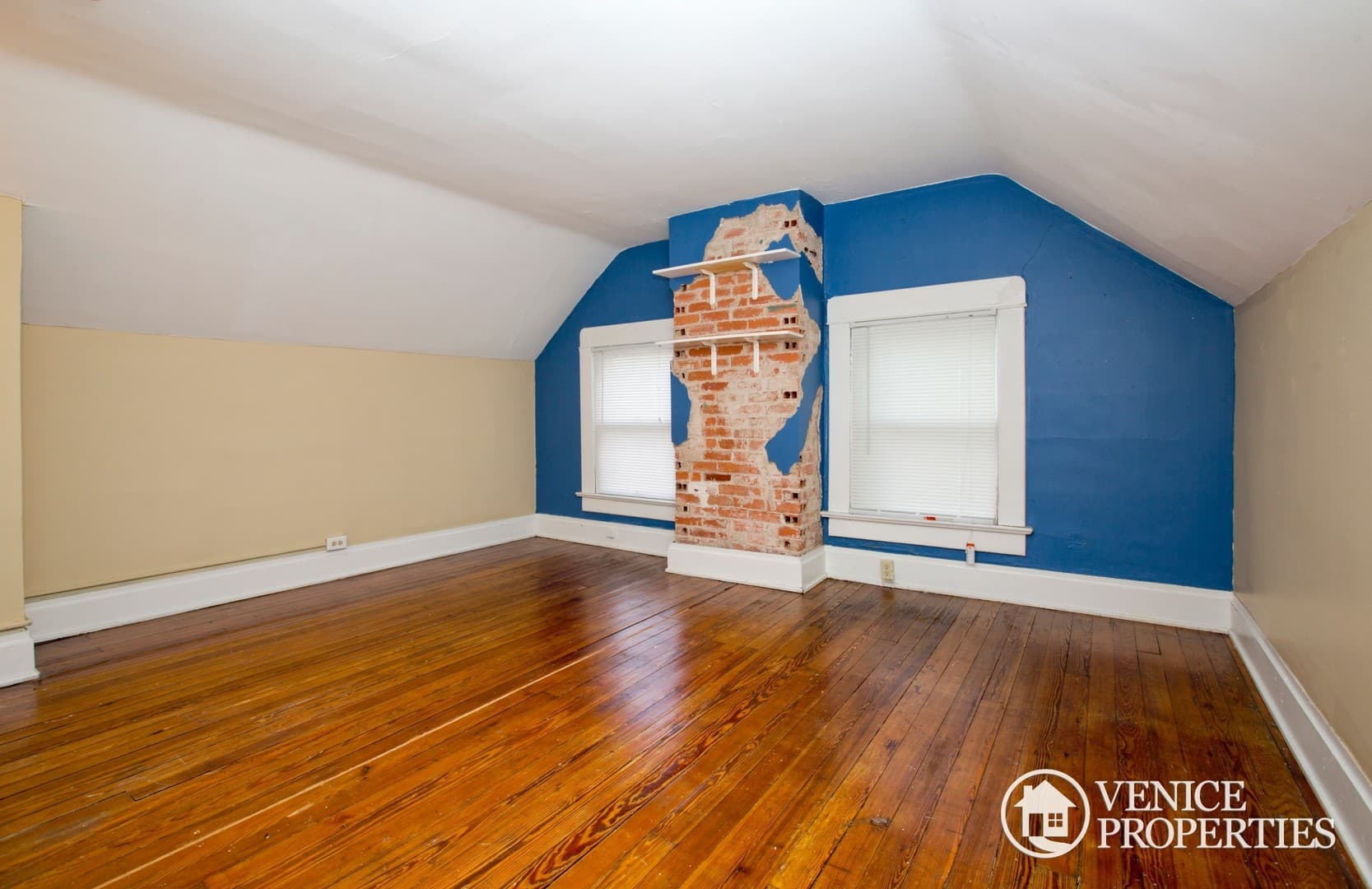 Columbus House: 66 East Northwood Avenue