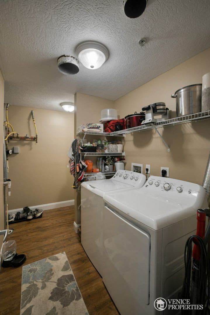 Columbus Apartment: 1767 Drayton Court
