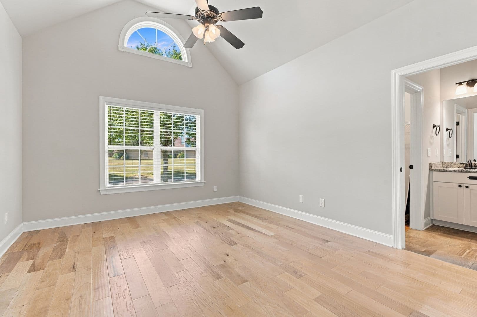 Huntsville House: 1040 Cresent Falls