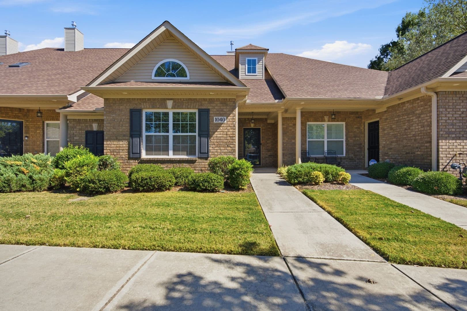 Huntsville House: 1040 Cresent Falls