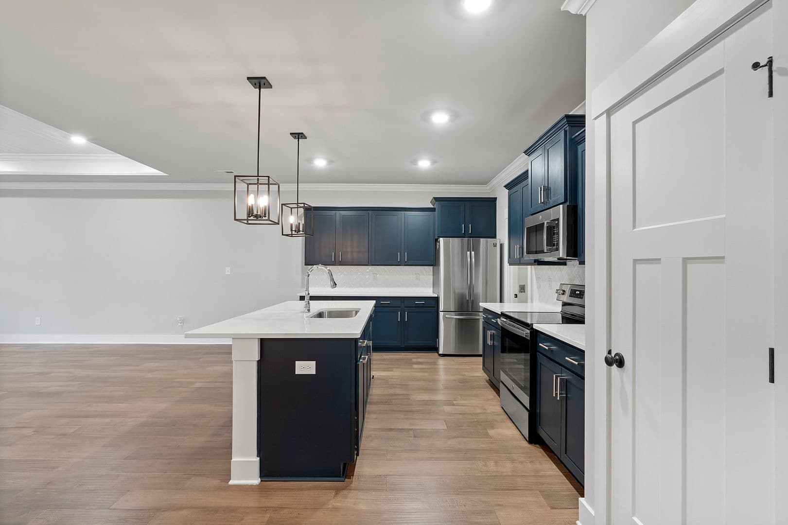 Huntsville House: 432 Ripple Lake SW