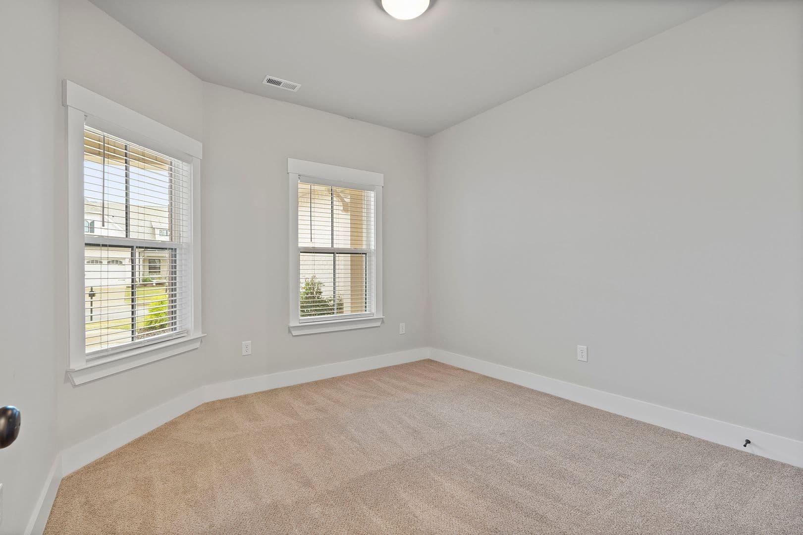 Huntsville House: 432 Ripple Lake SW