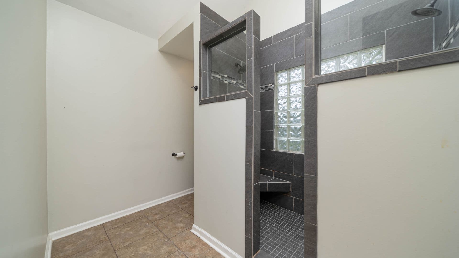 Huntsville House: 221 Stone Valley Drive