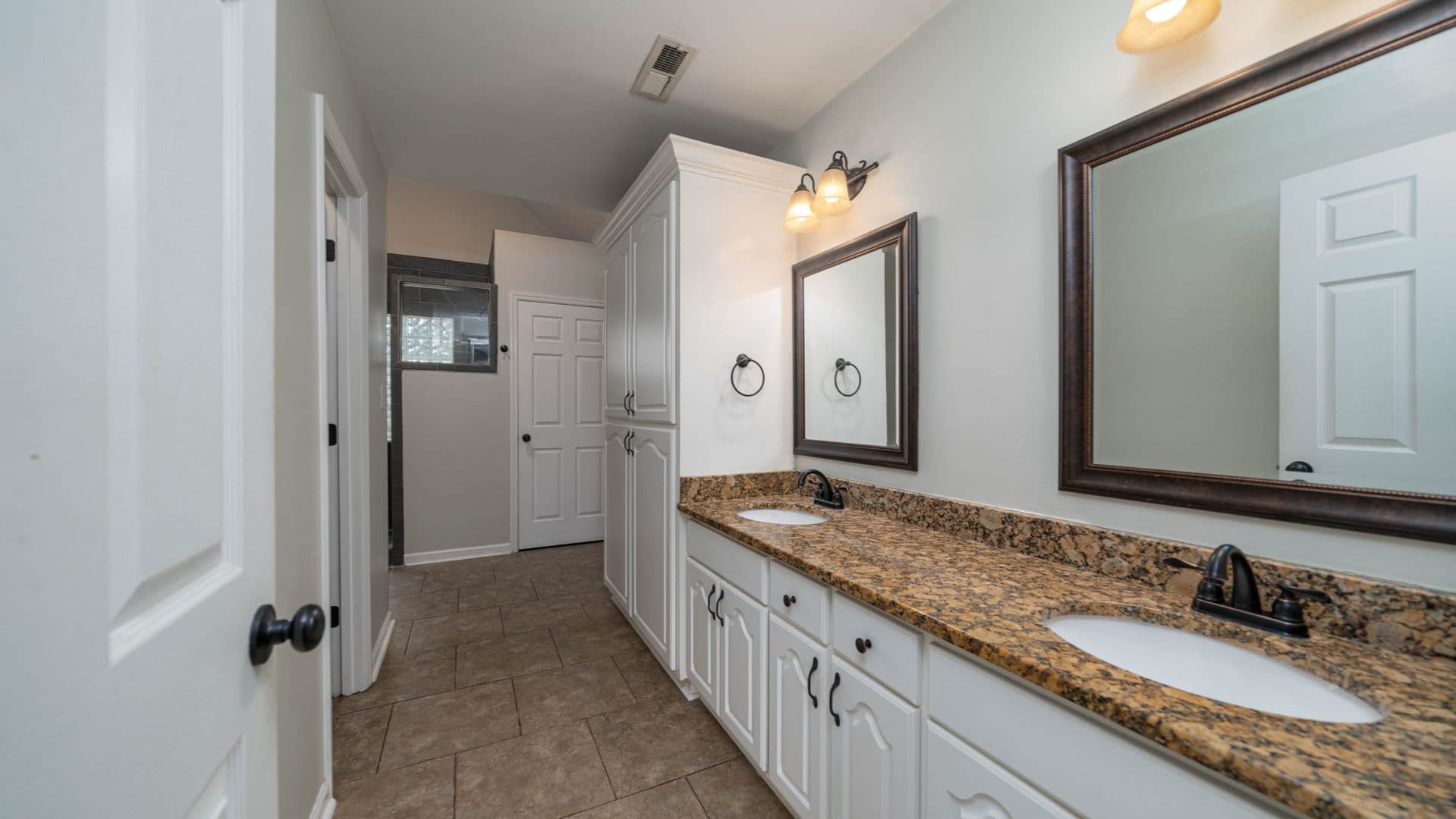 Huntsville House: 221 Stone Valley Drive