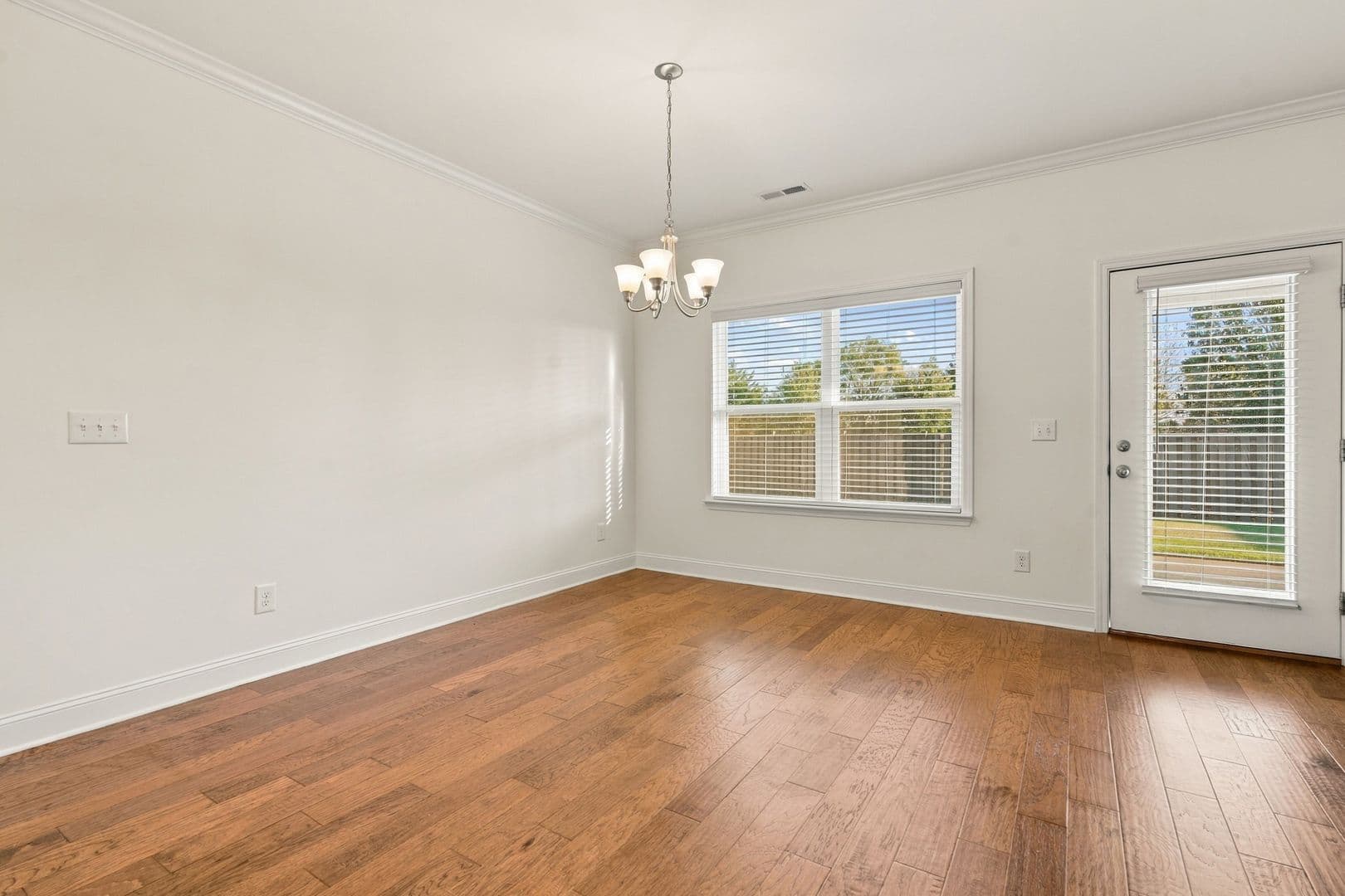 Athens House: 24518 Beacon Circle