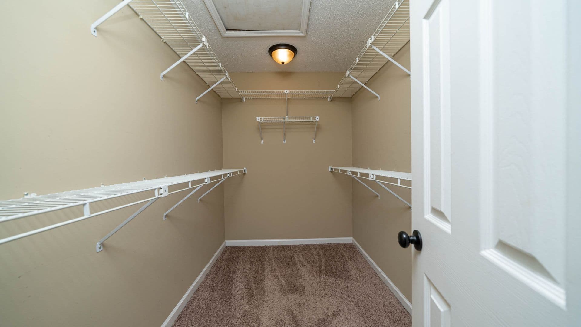 Huntsville House: 221 Stone Valley Drive