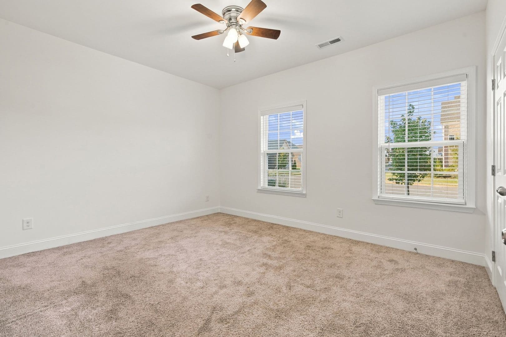 Athens House: 24518 Beacon Circle