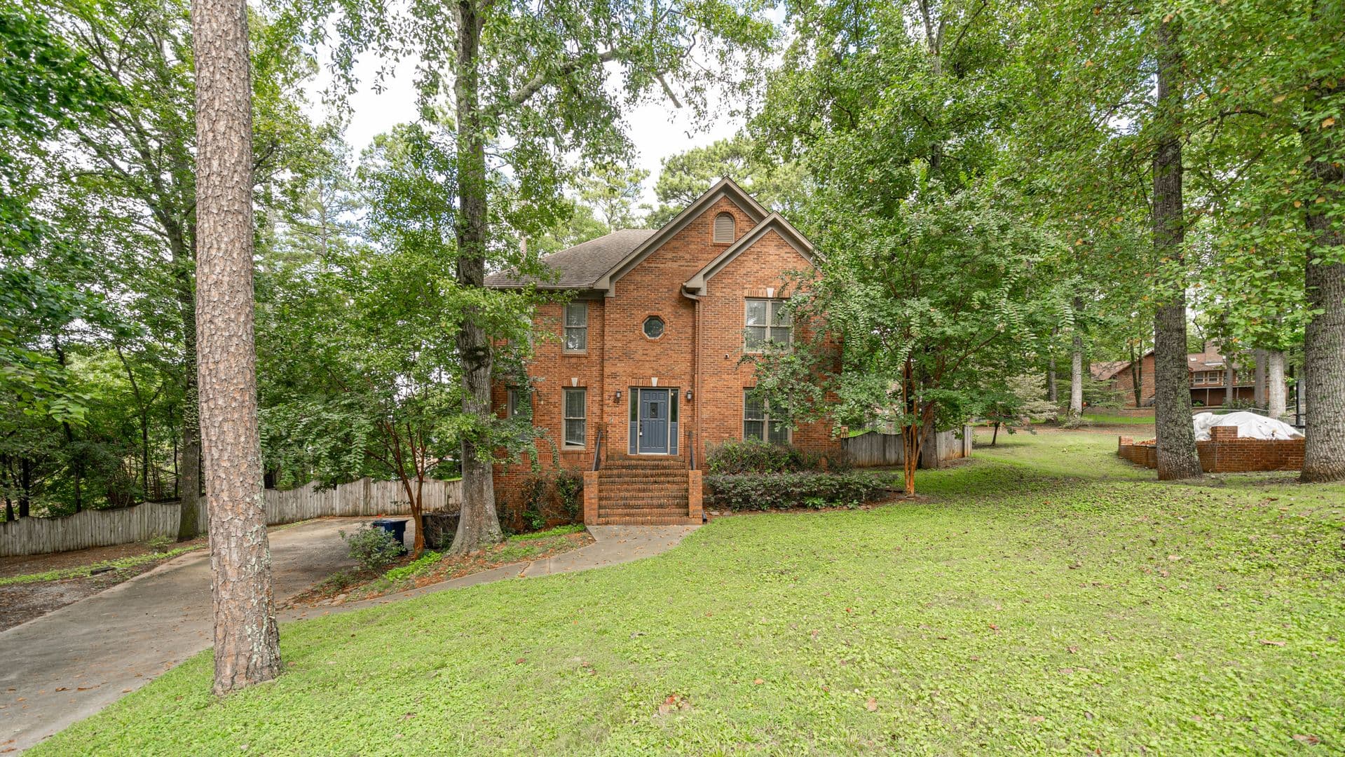 Huntsville House: 221 Stone Valley Drive