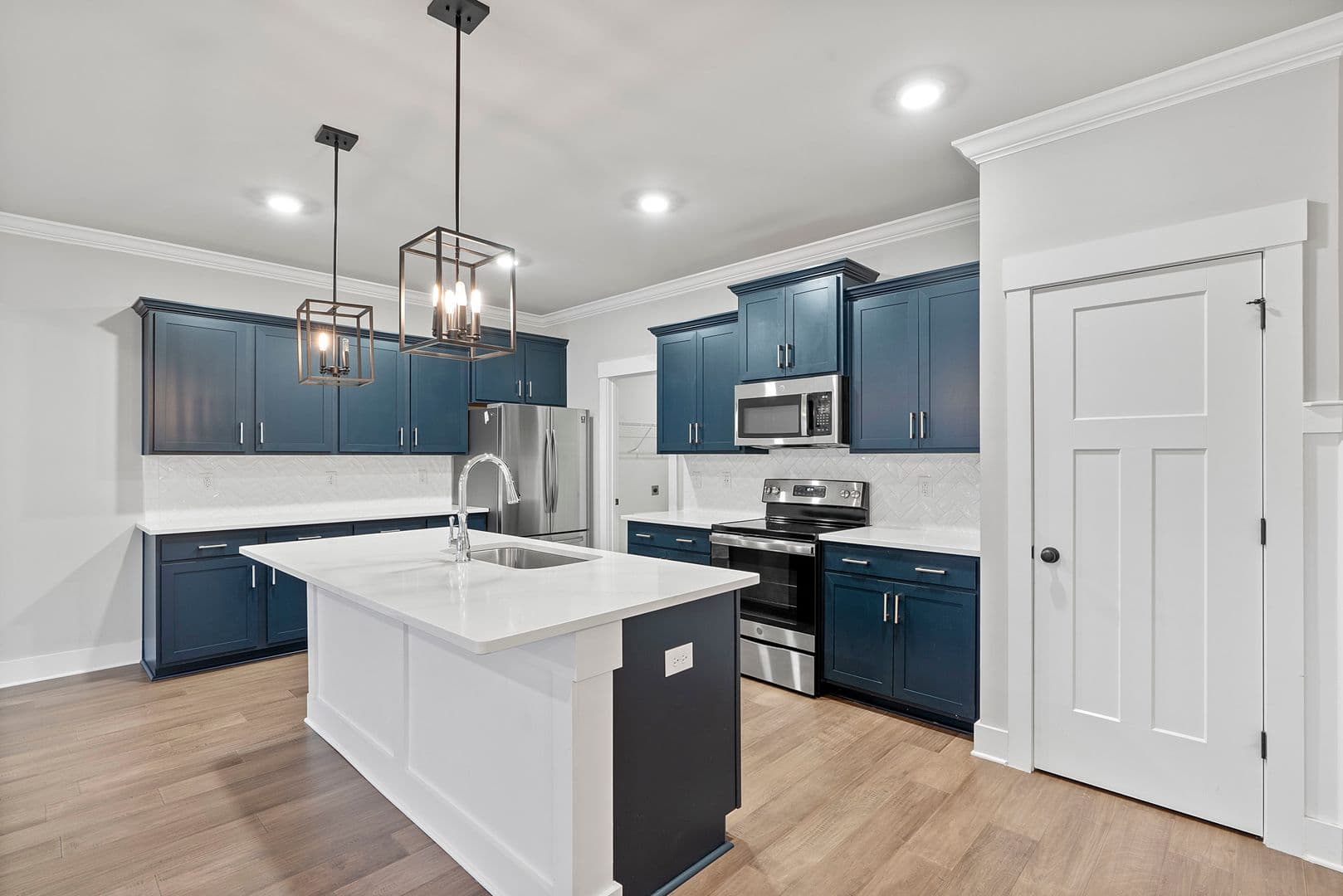 Huntsville House: 432 Ripple Lake SW