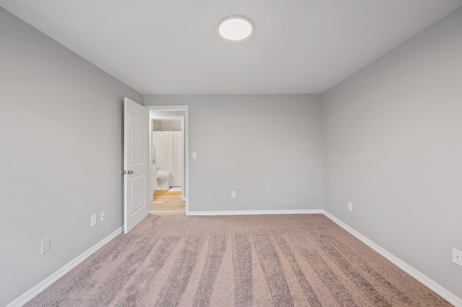 Cincinnati Apartment: 860 Deerfield Blvd.