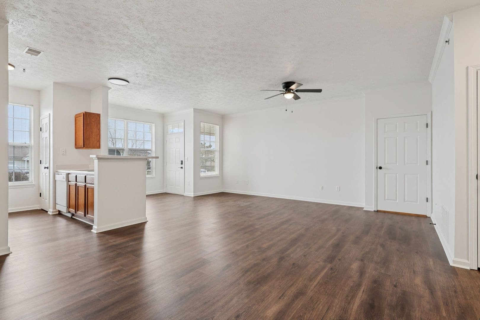 Hamilton Apartment: 3298 Reflection Pointe