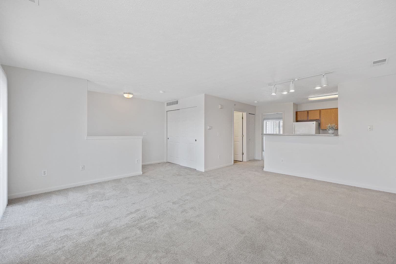 Hamilton Apartment: 5 Fall Wood (KWX)