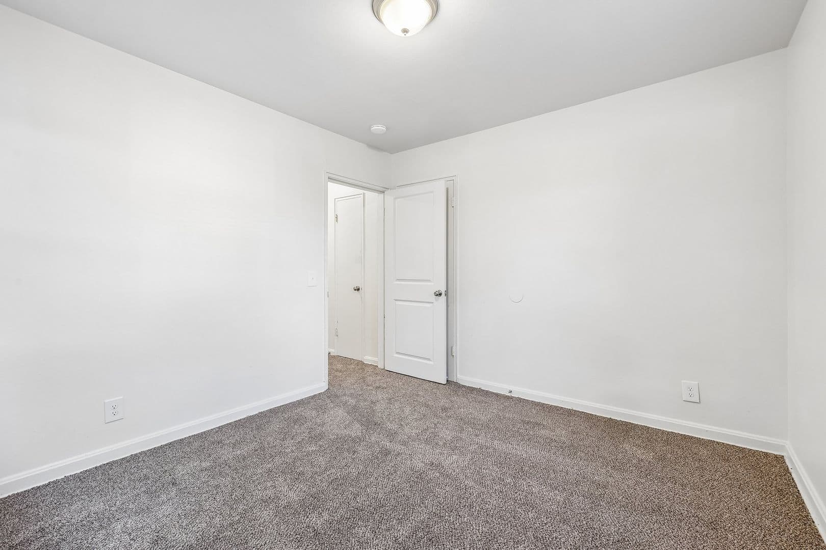 Cincinnati Apartment: 1992 E Seymour Ave