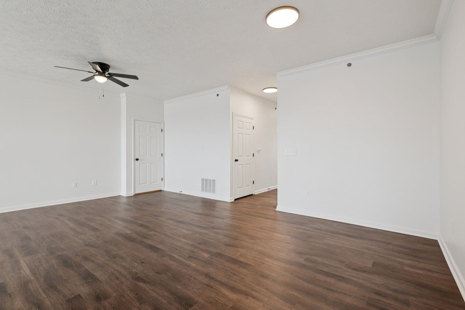 Hamilton Apartment: 3298 Reflection Pointe