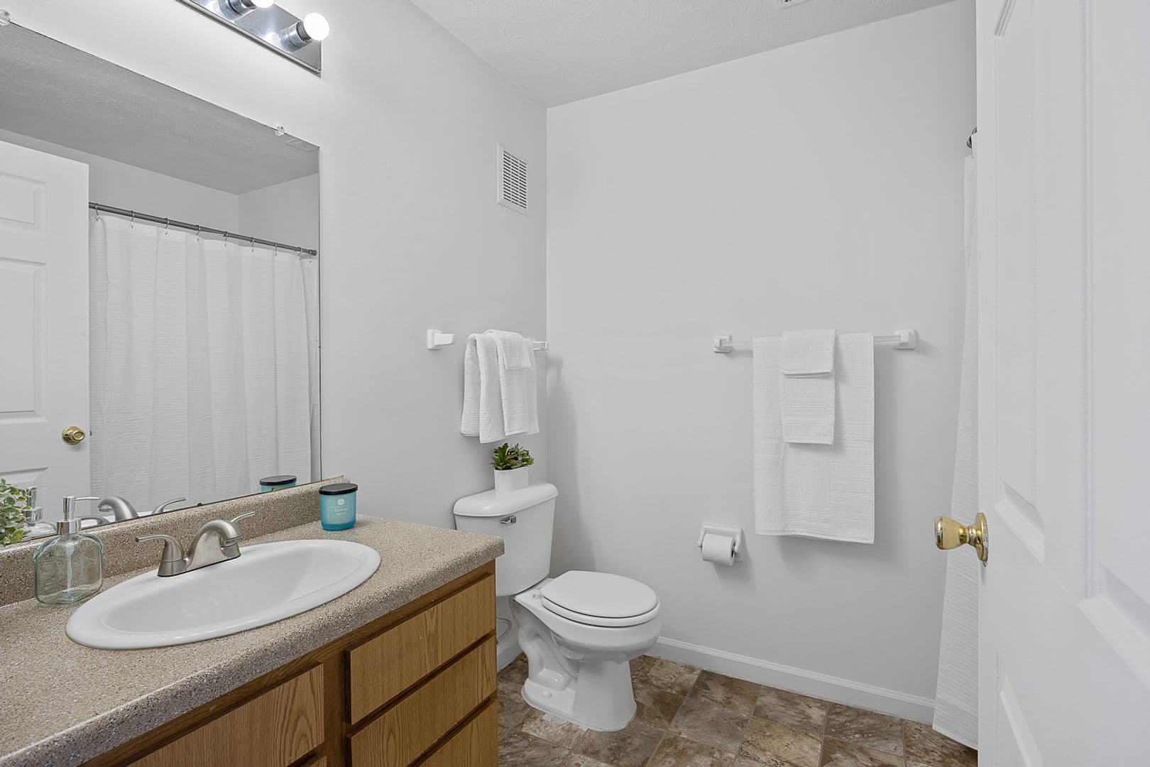 Hamilton Apartment: 5 Fall Wood (KWX)