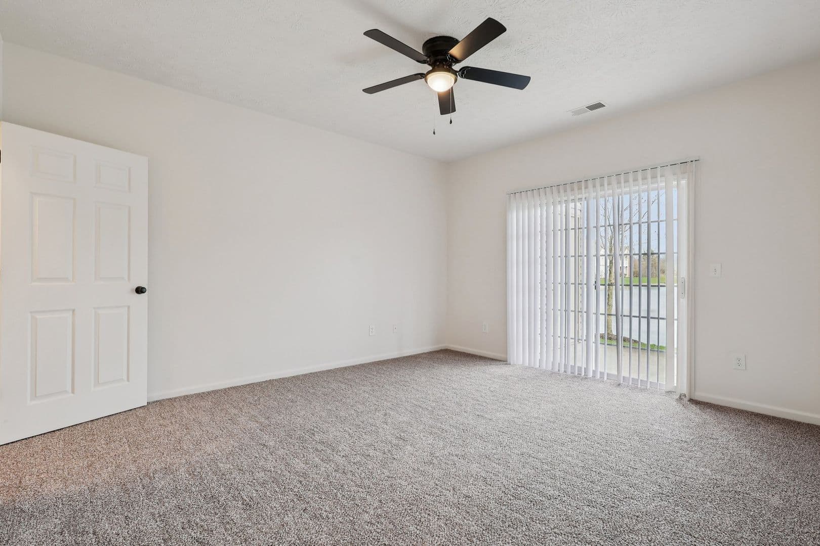 Hamilton Apartment: 3298 Reflection Pointe