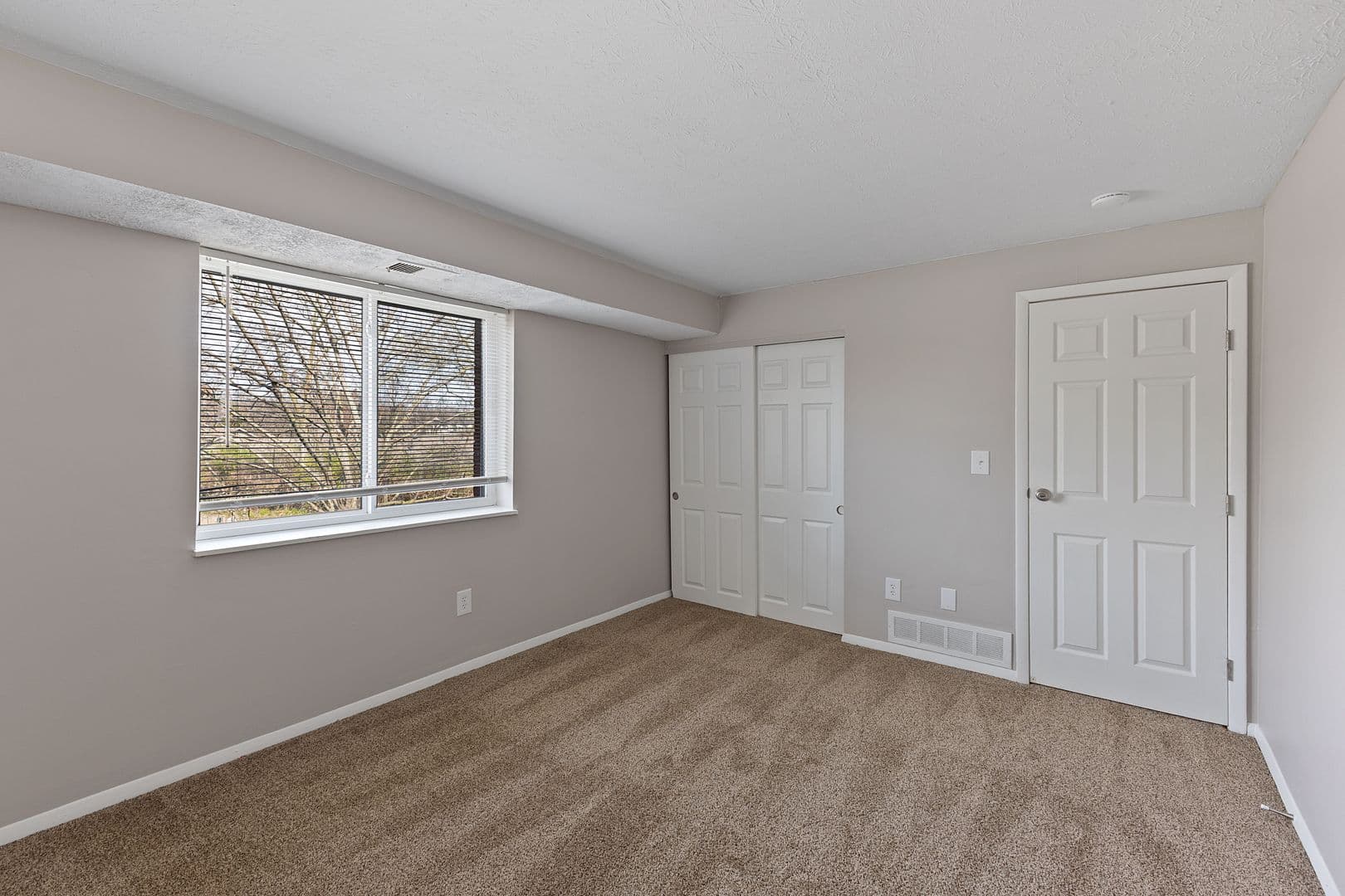 Cincinnati Apartment: 12000 - 12160 Lawnview Avenue