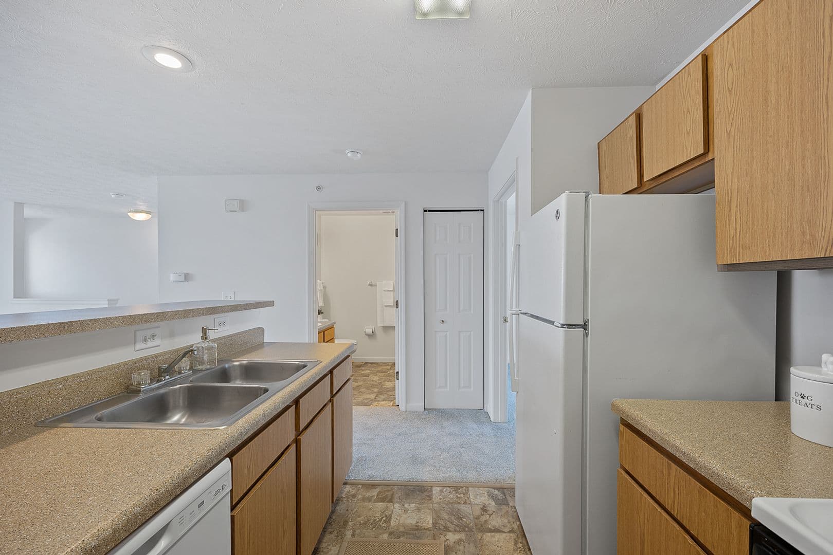 Hamilton Apartment: 5 Fall Wood (KWX)