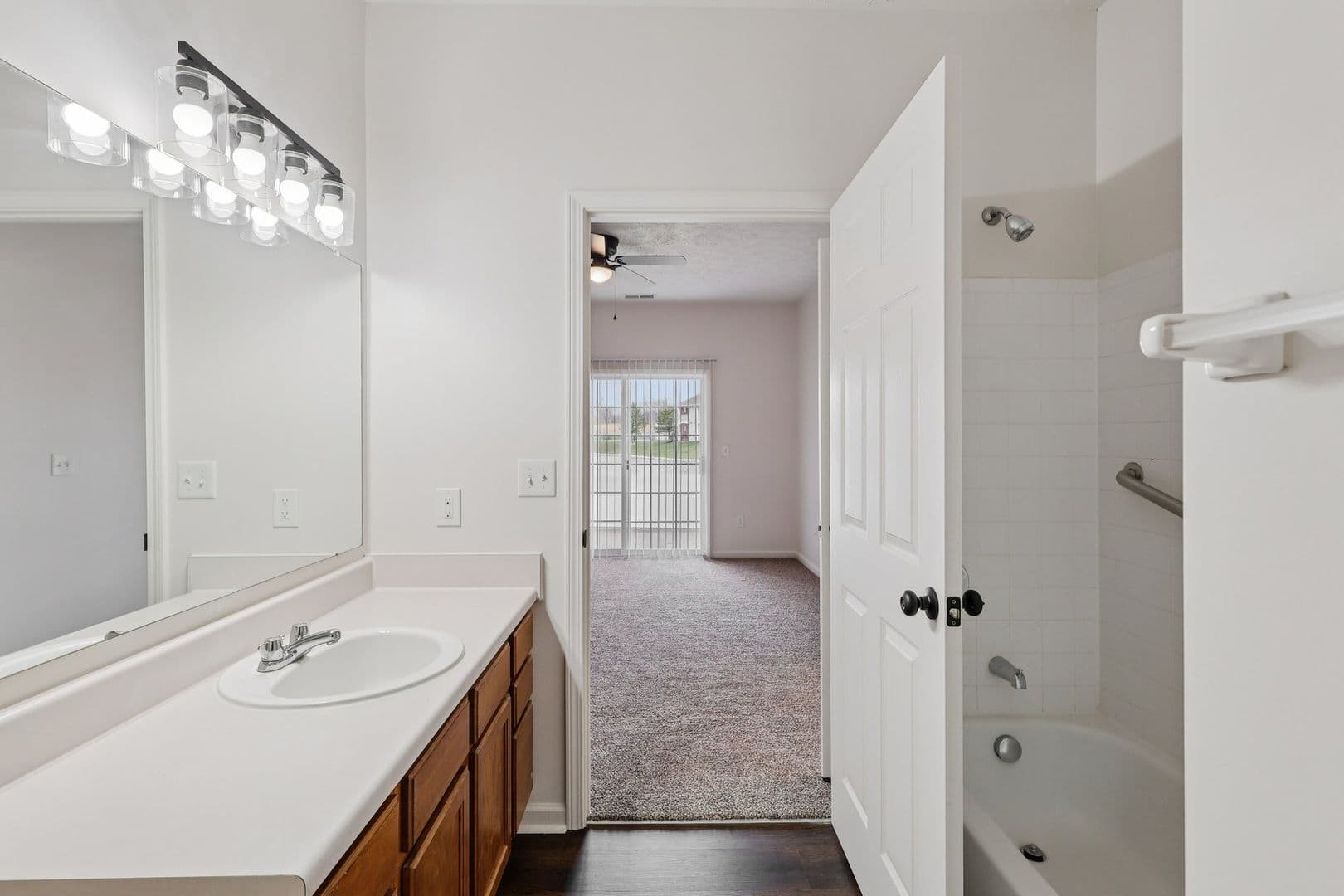 Hamilton Apartment: 3298 Reflection Pointe