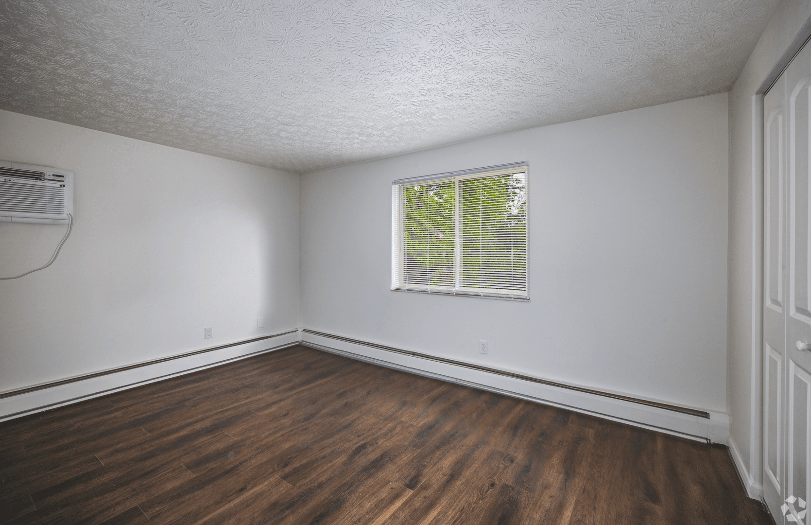 Cincinnati Apartment: 1872 Sunset Ave
