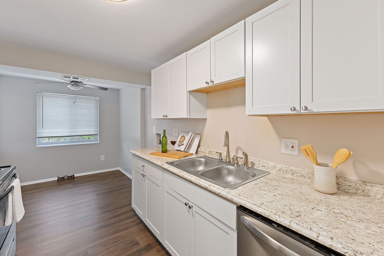 Cincinnati Apartment: 12000 - 12160 Lawnview Avenue