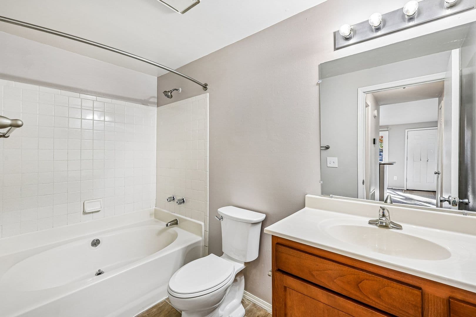Cincinnati Apartment: 860 Deerfield Blvd.