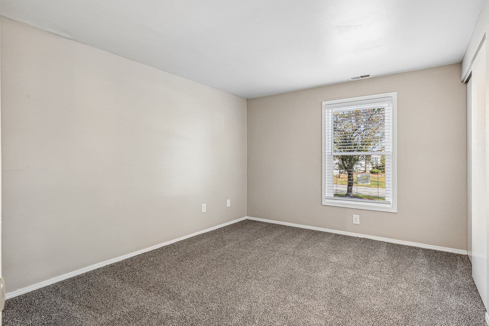 Cincinnati Apartment: 860 Deerfield Blvd.
