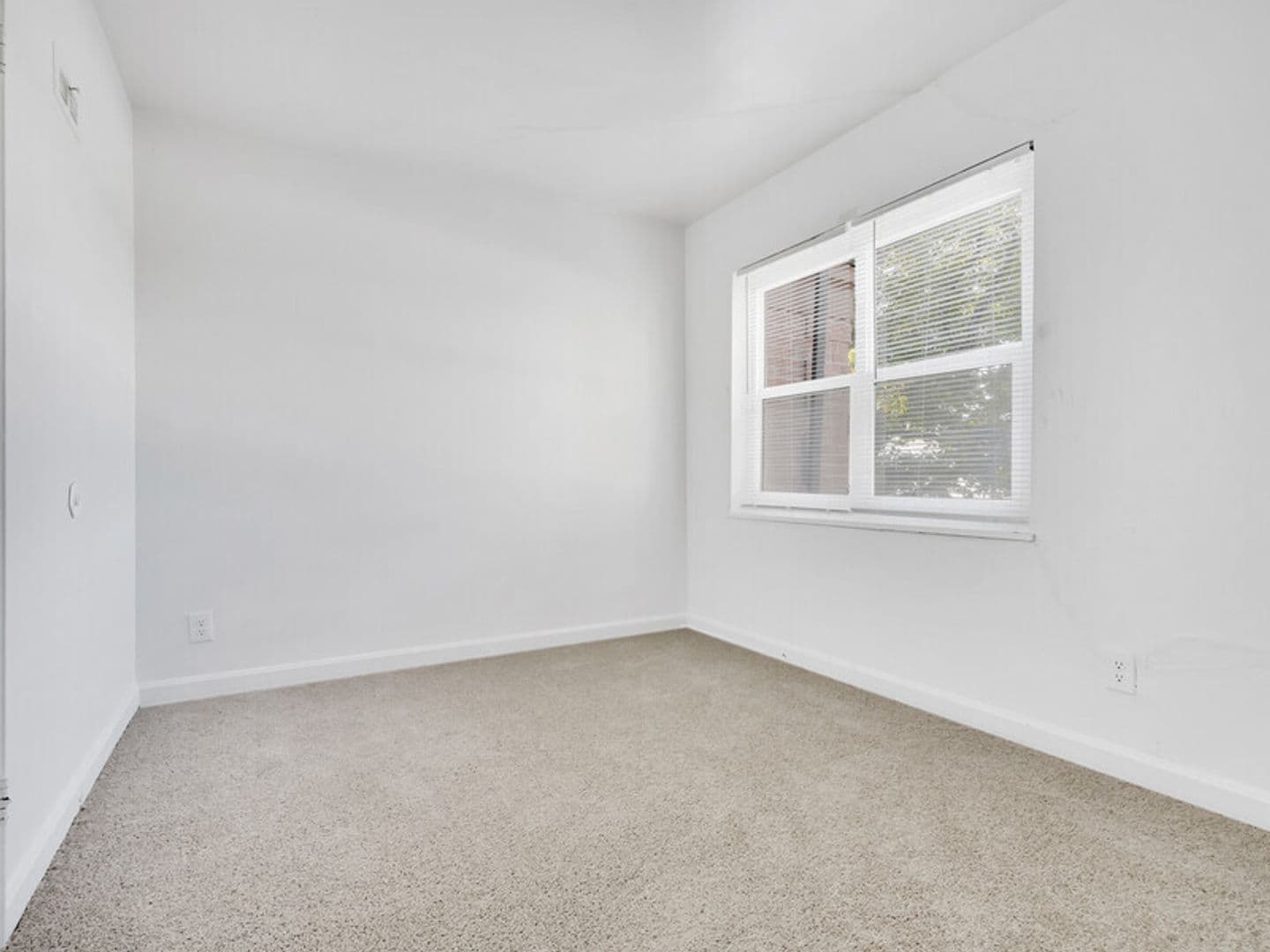 Cincinnati Apartment: 1992 E Seymour Ave
