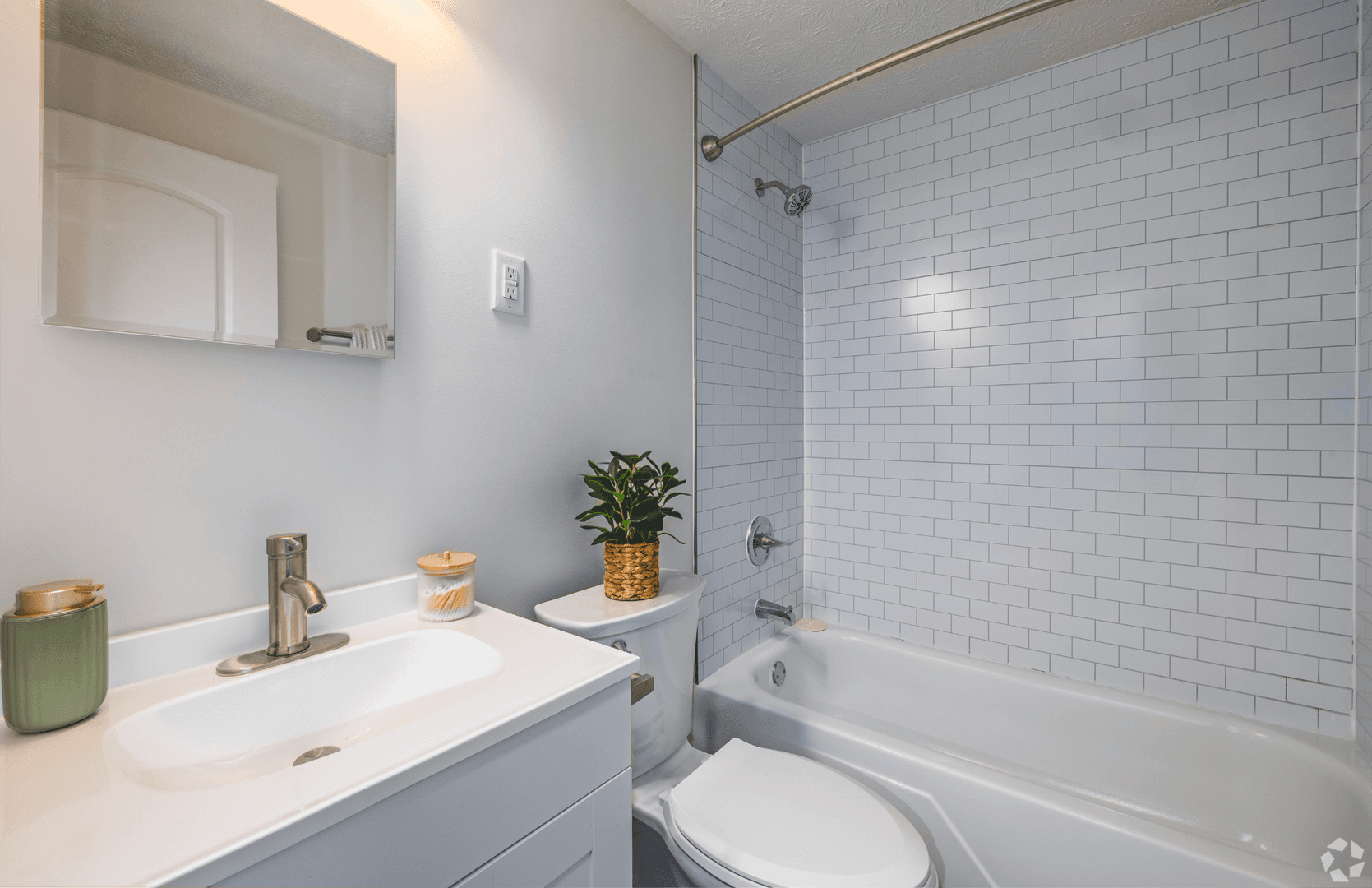 Cincinnati Apartment: 1872 Sunset Ave