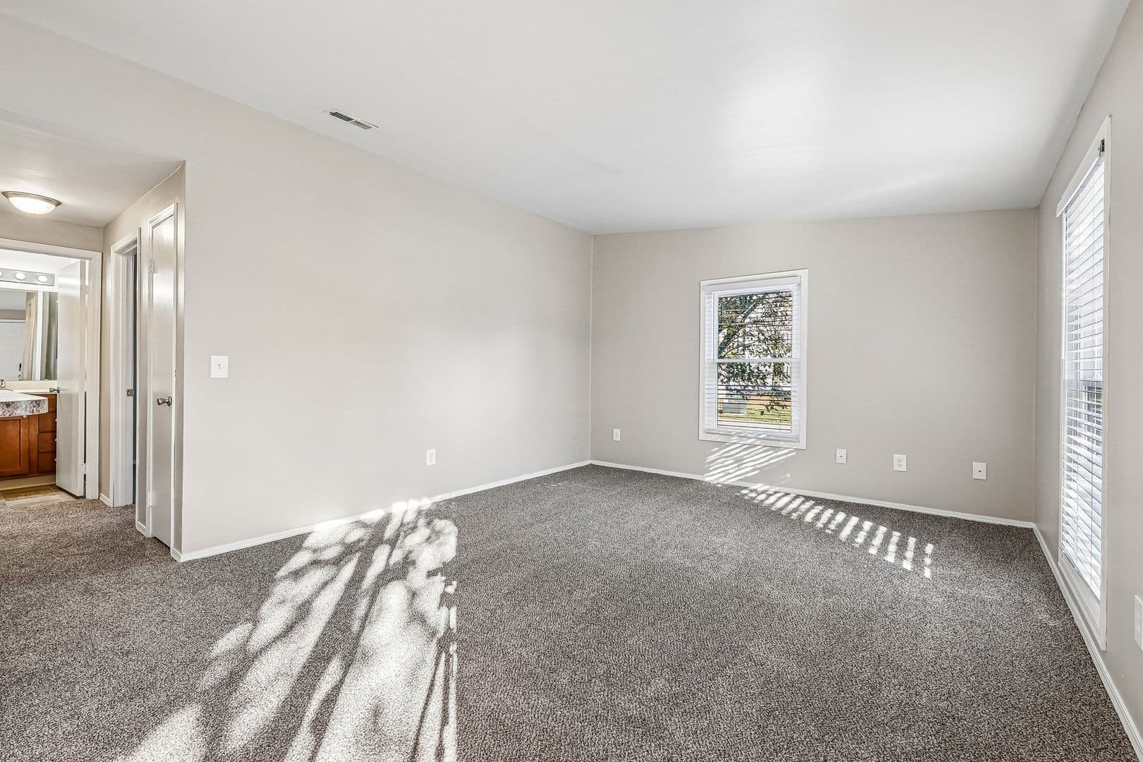 Cincinnati Apartment: 860 Deerfield Blvd.