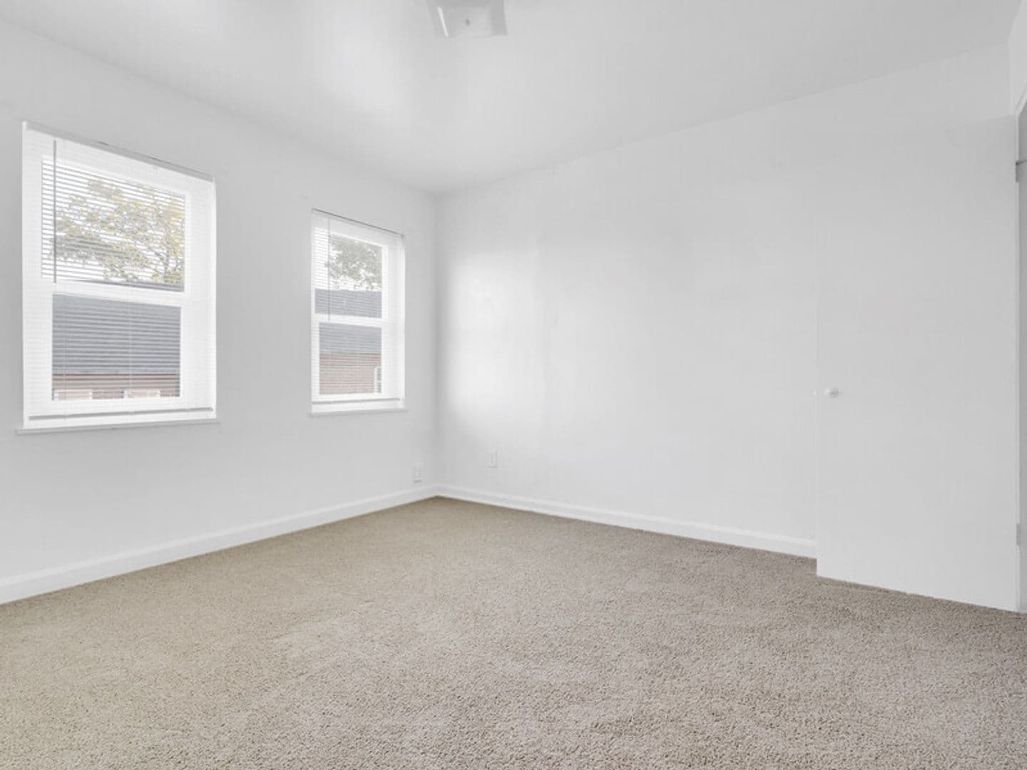 Cincinnati Apartment: 1992 E Seymour Ave