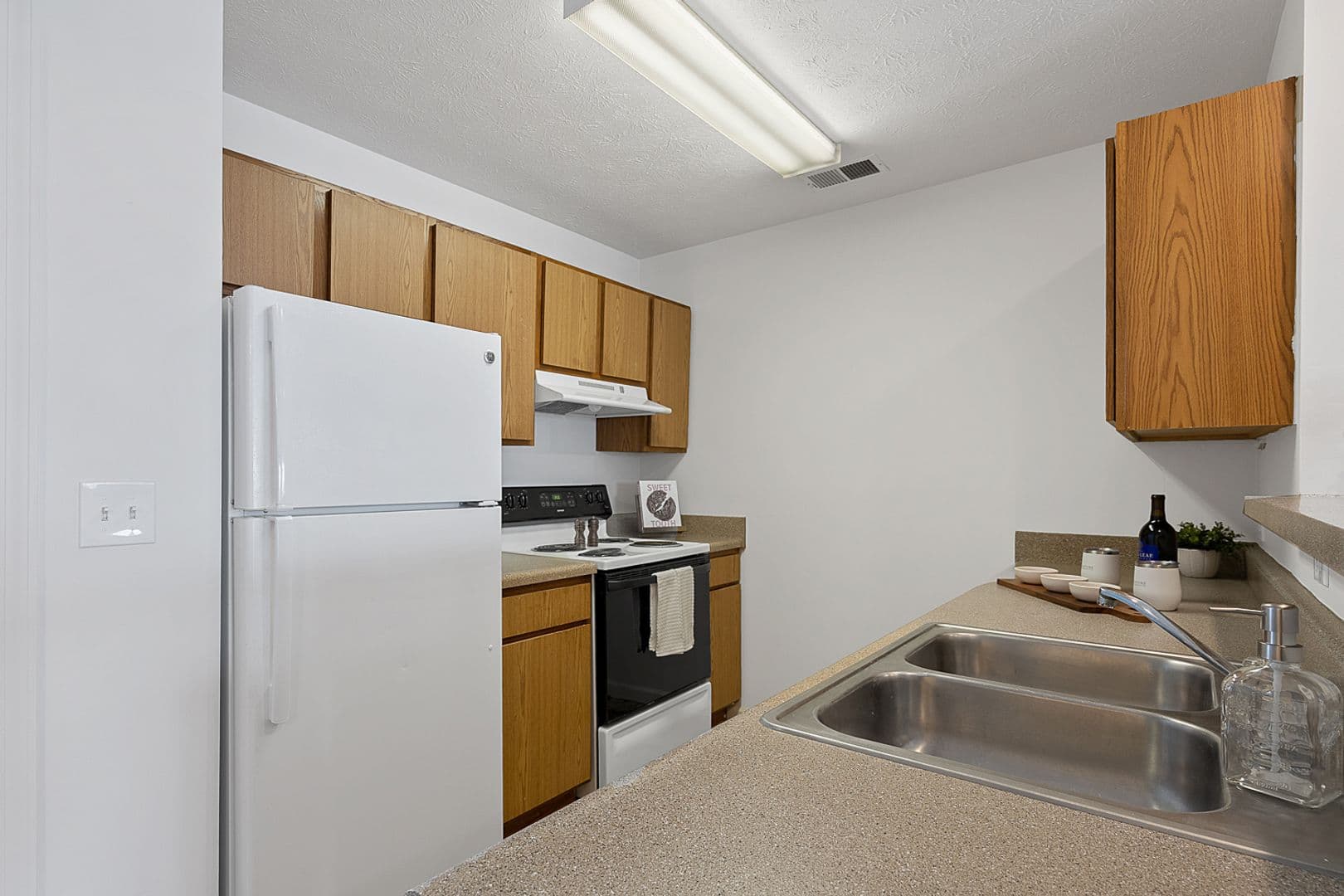 Hamilton Apartment: 5 Fall Wood (KWX)