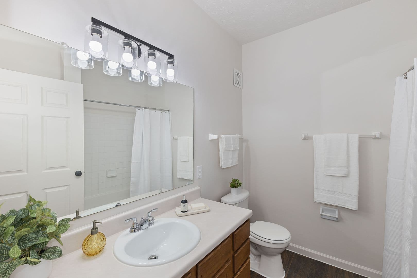Hamilton Apartment: 3298 Reflection Pointe