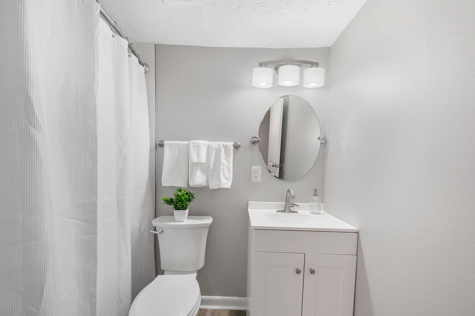 Loveland Apartment: 890 W. Loveland Avenue