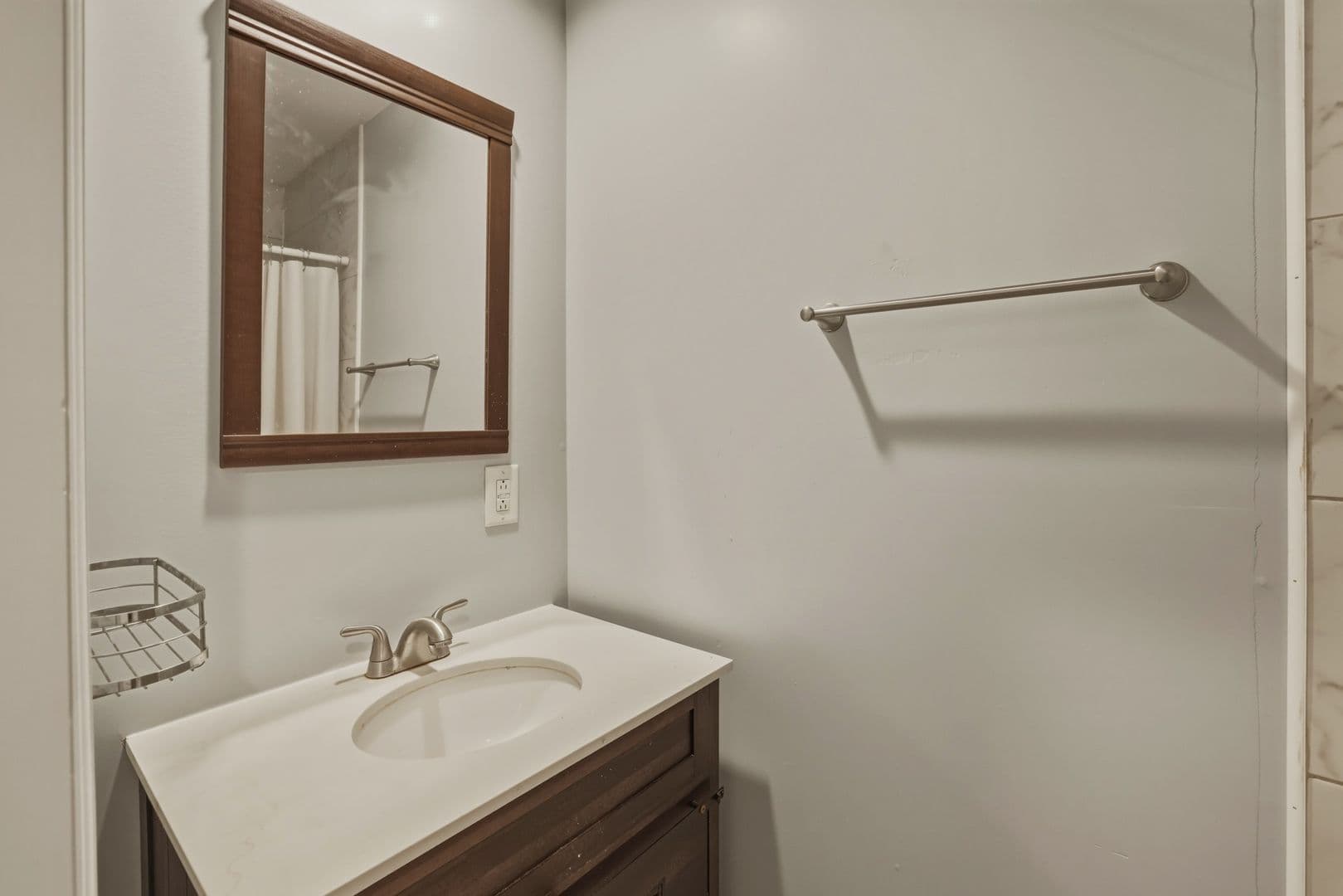 Pittsburgh Apartment: 2301 Murray Ave, Pittsburgh, PA 15217 Floor 1