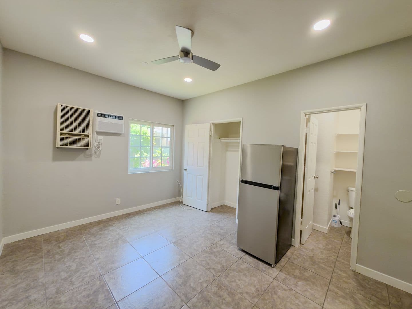 Torrance Apartment: 921 Sartori Ave.