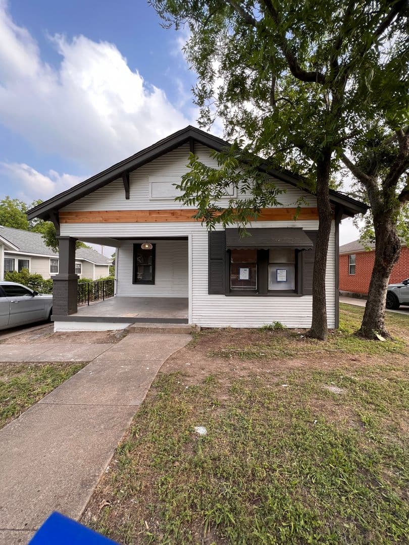 Dallas Apartment: 2442 Catherine St.